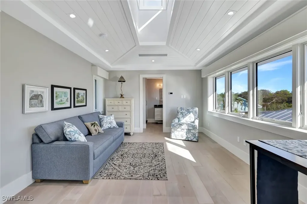 739 5th Avenue N Naples FL 34102