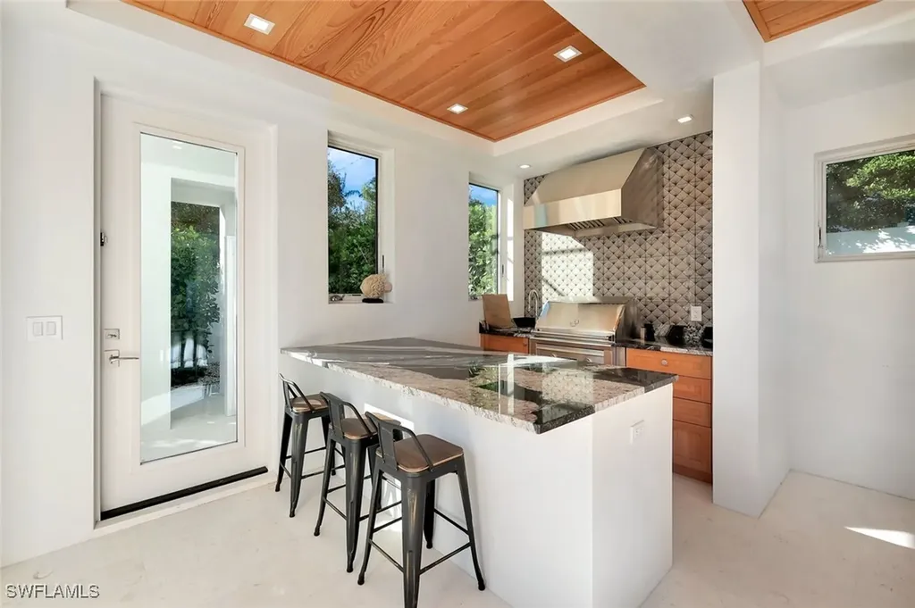 739 5th Avenue N Naples FL 34102