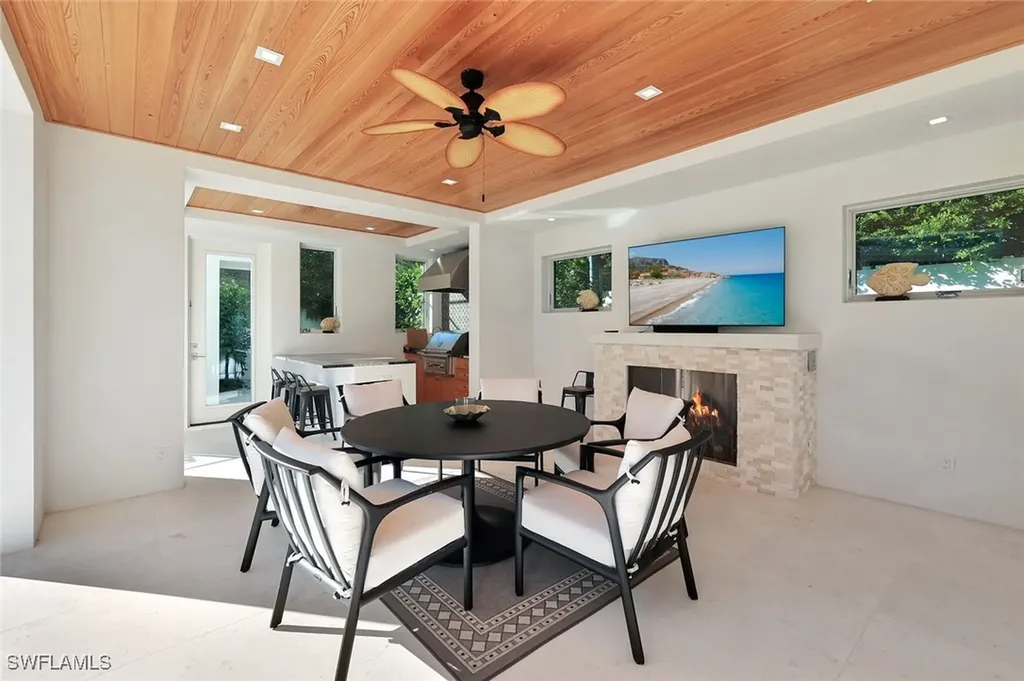 739 5th Avenue N Naples FL 34102