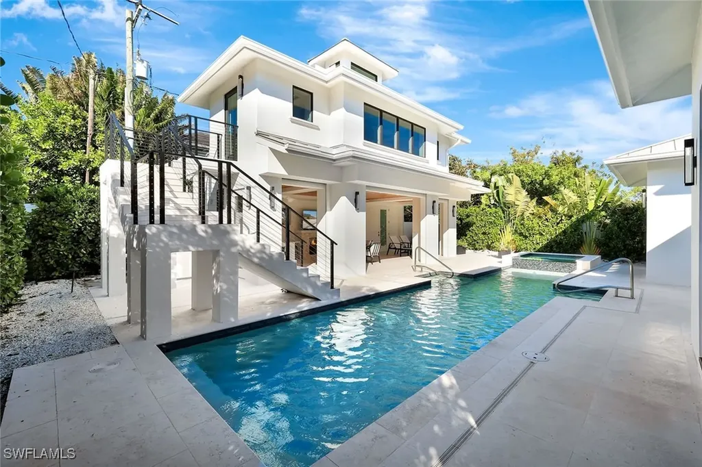 739 5th Avenue N Naples FL 34102