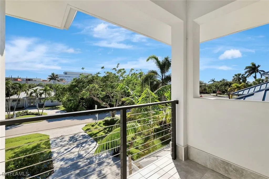 739 5th Avenue N Naples FL 34102