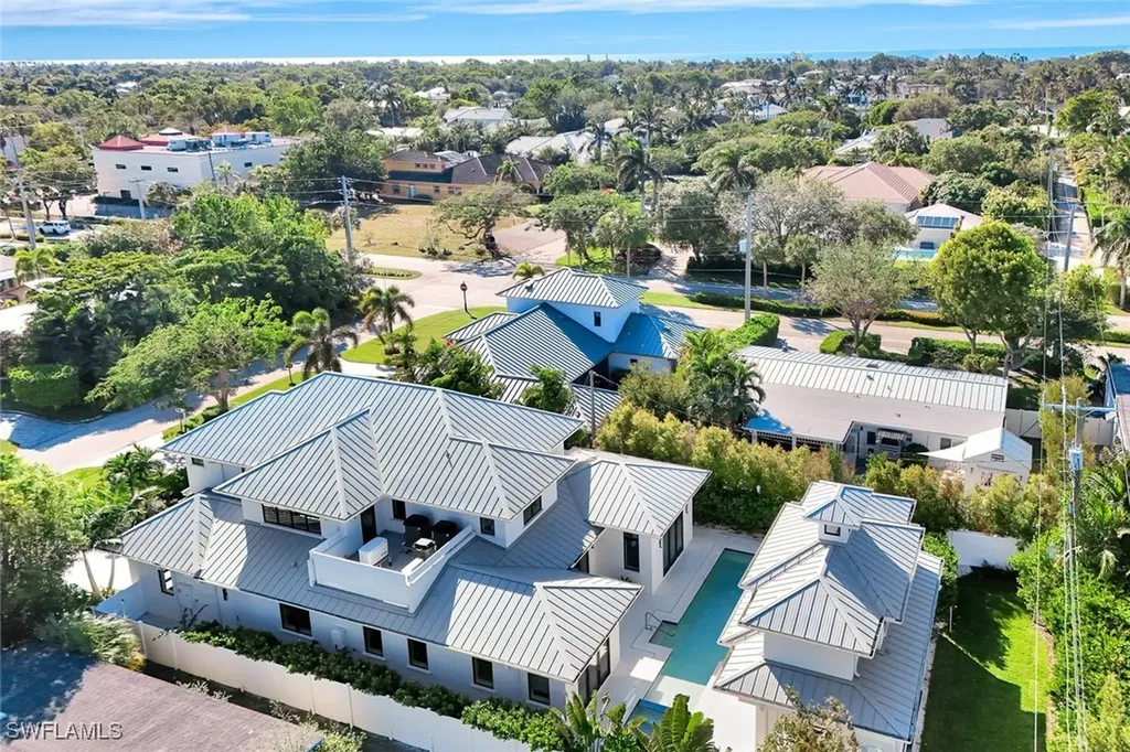 739 5th Avenue N Naples FL 34102