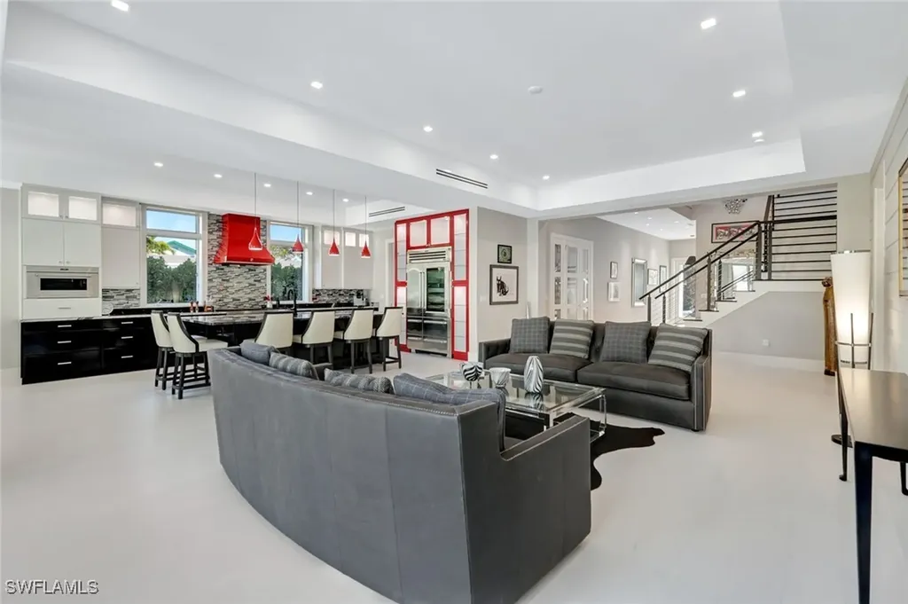 739 5th Avenue N Naples FL 34102