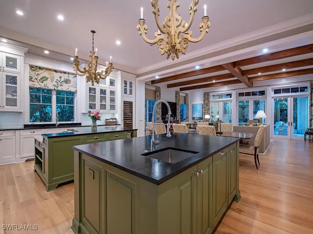 1963 Gulf Shore Boulevard S Naples FL 34102