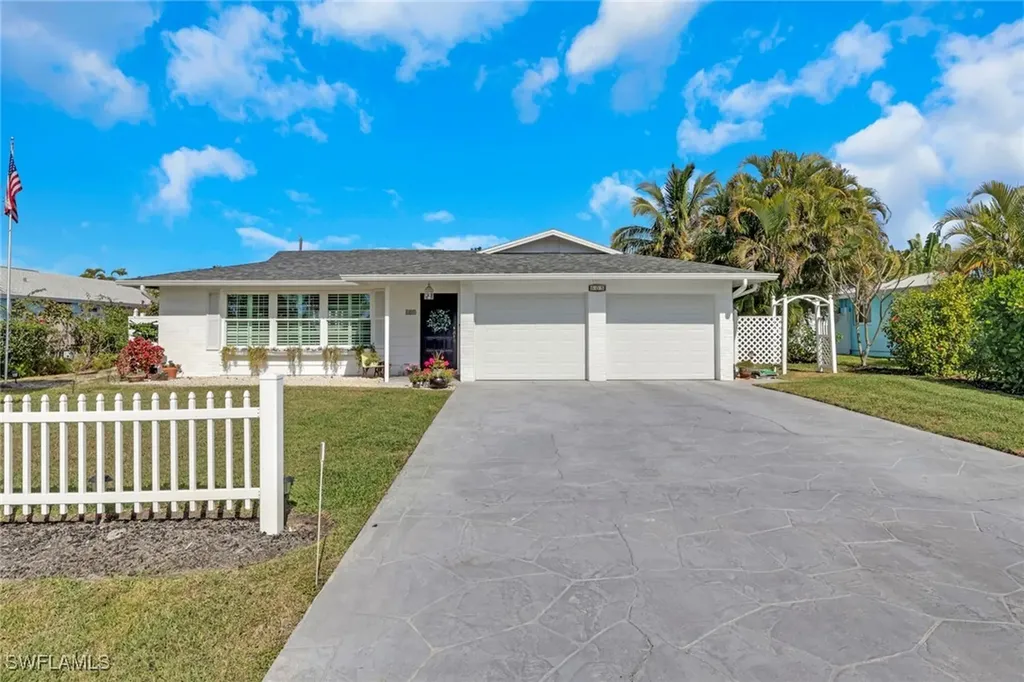605 101st Avenue N Naples FL 34108