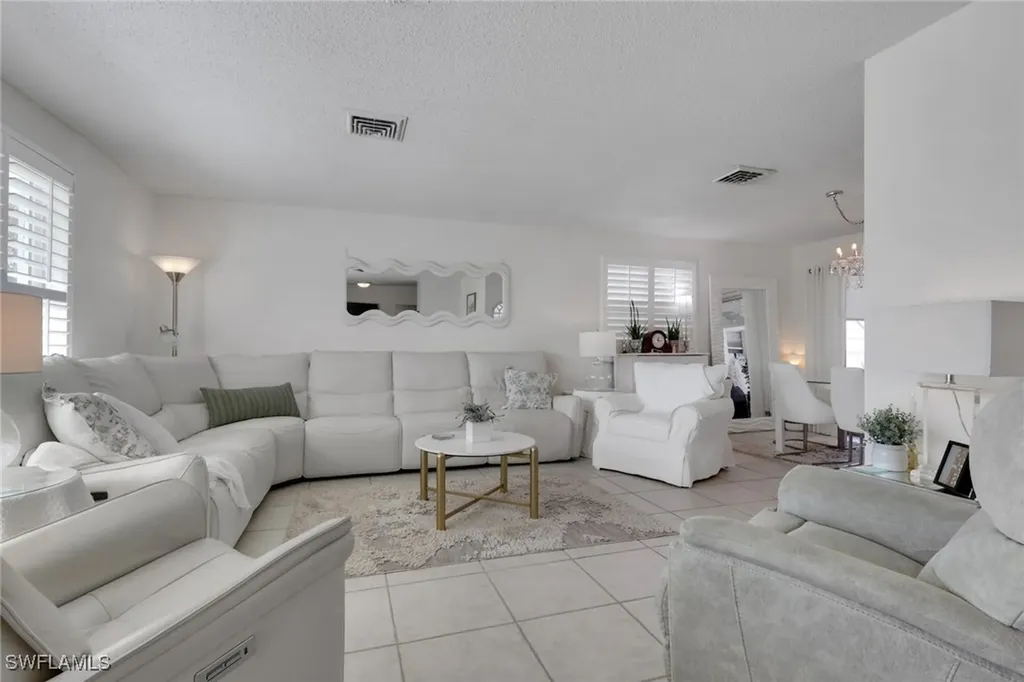 605 101st Avenue N Naples FL 34108