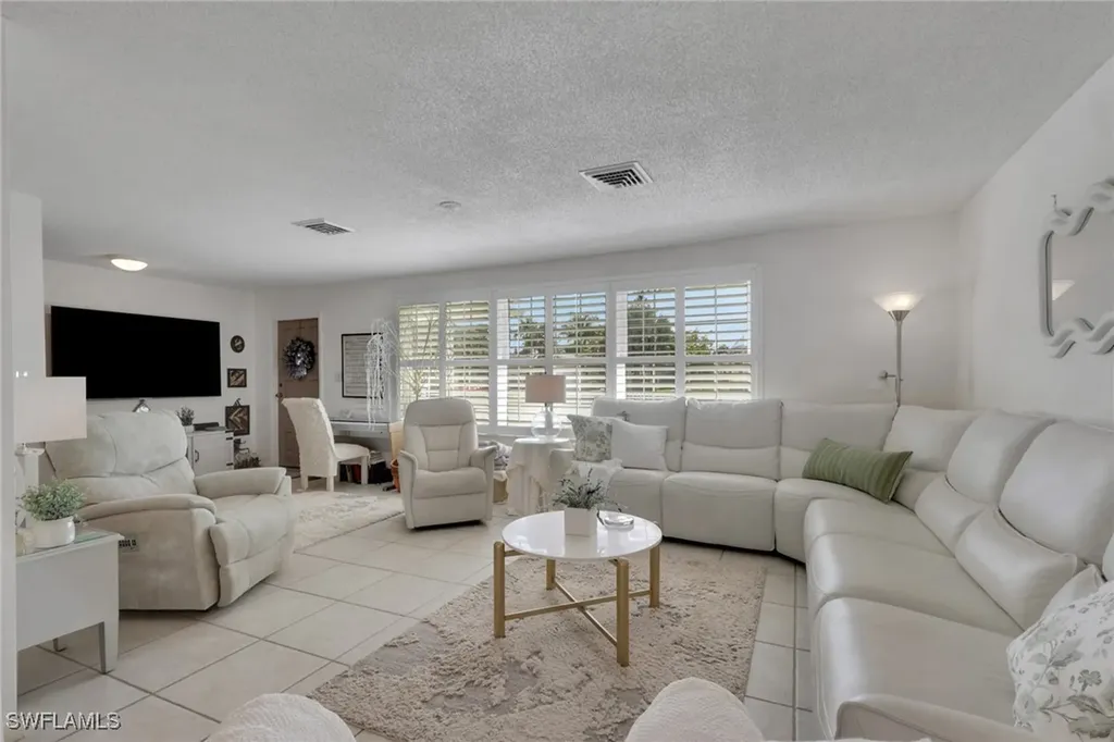 605 101st Avenue N Naples FL 34108