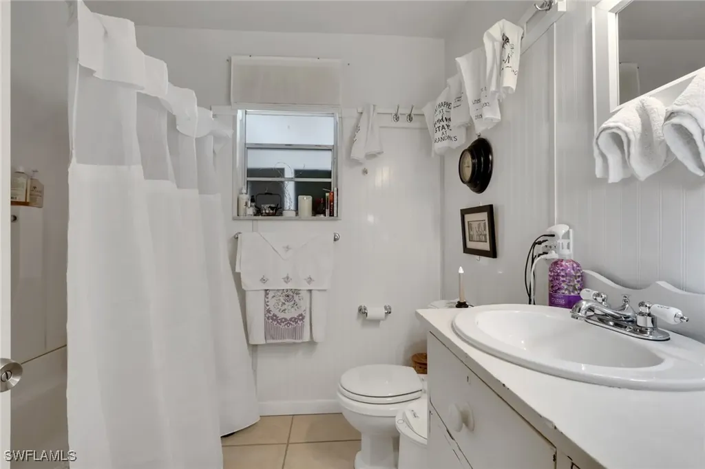 605 101st Avenue N Naples FL 34108