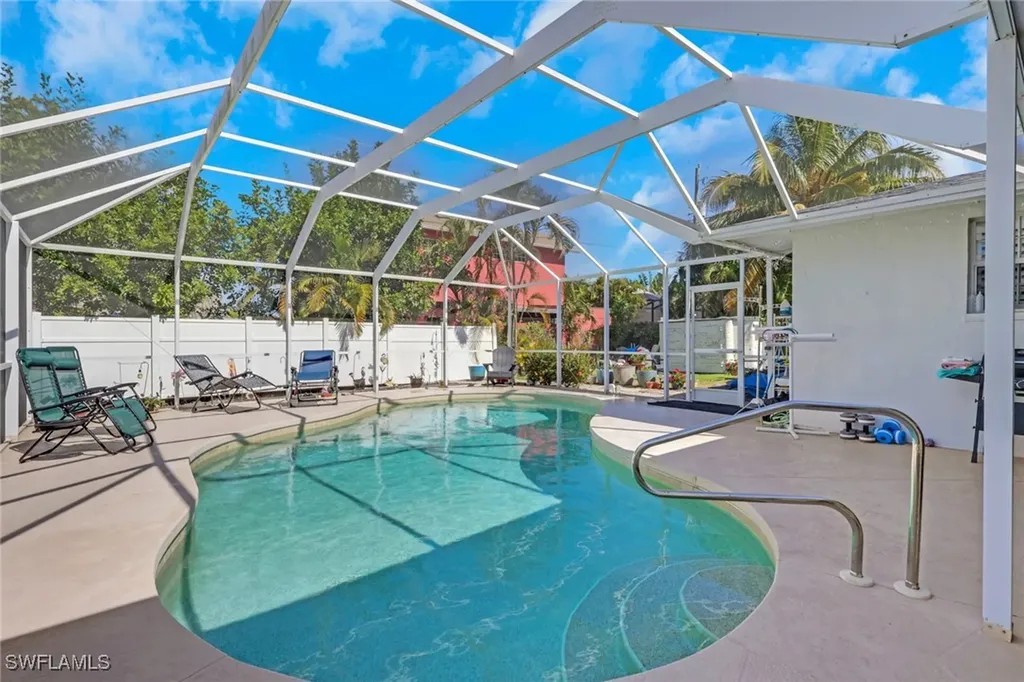 605 101st Avenue N Naples FL 34108