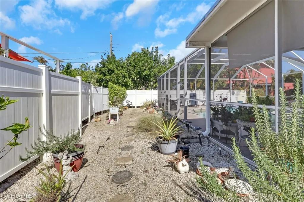 605 101st Avenue N Naples FL 34108