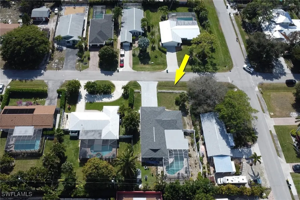 605 101st Avenue N Naples FL 34108