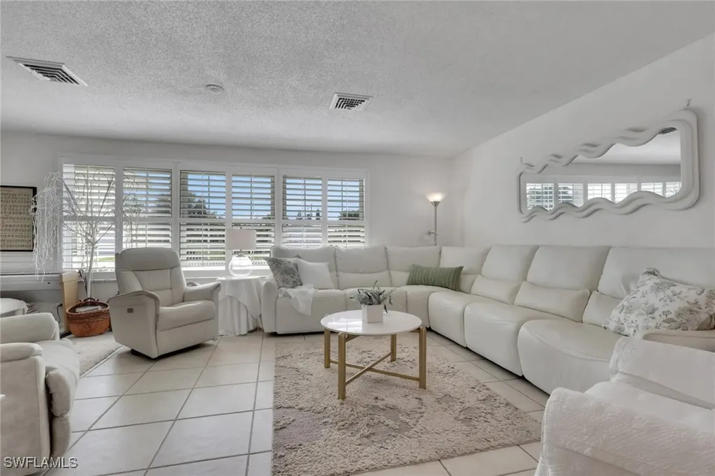 605 101st Avenue N Naples FL 34108