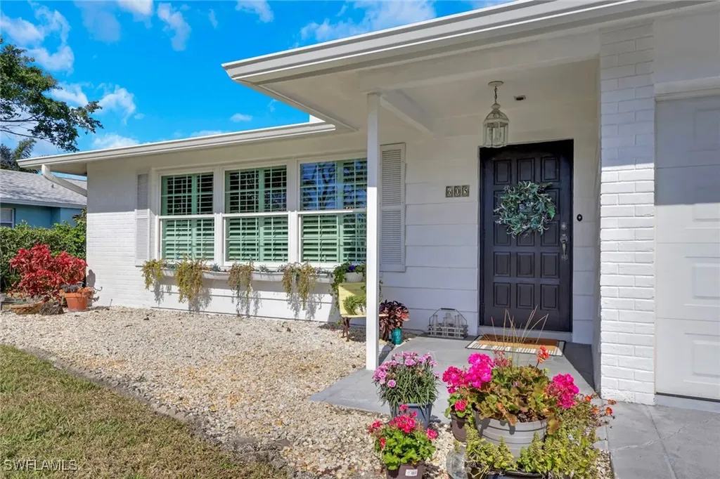 605 101st Avenue N Naples FL 34108