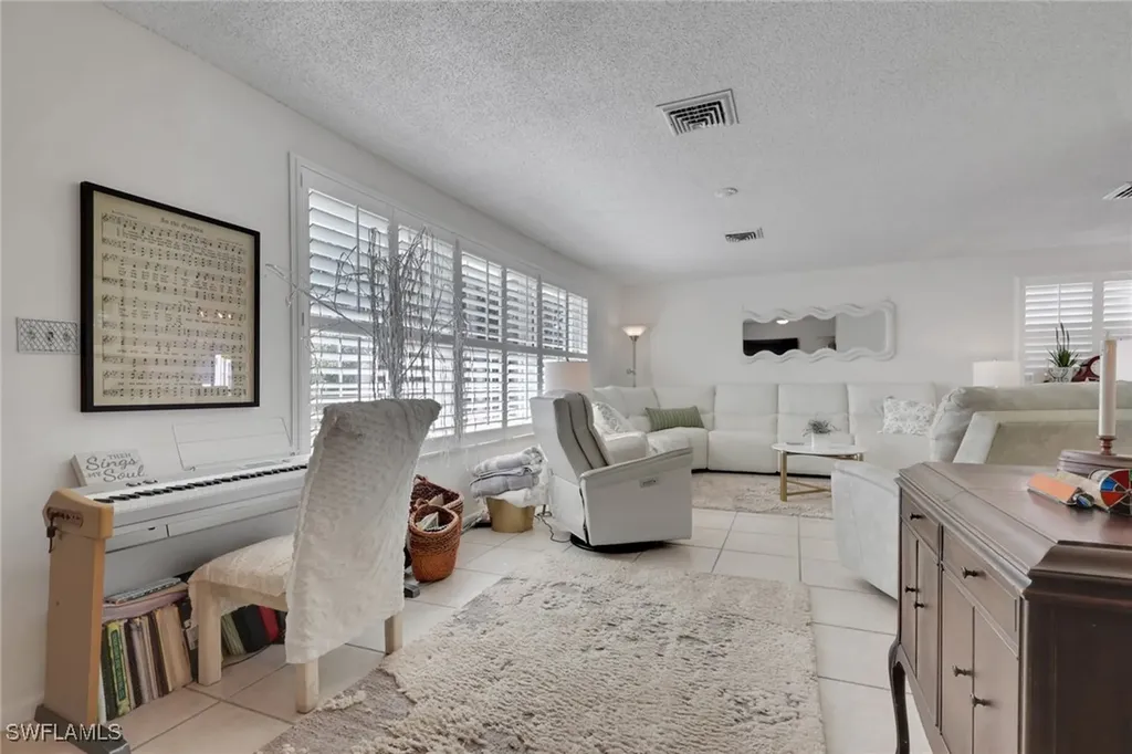 605 101st Avenue N Naples FL 34108