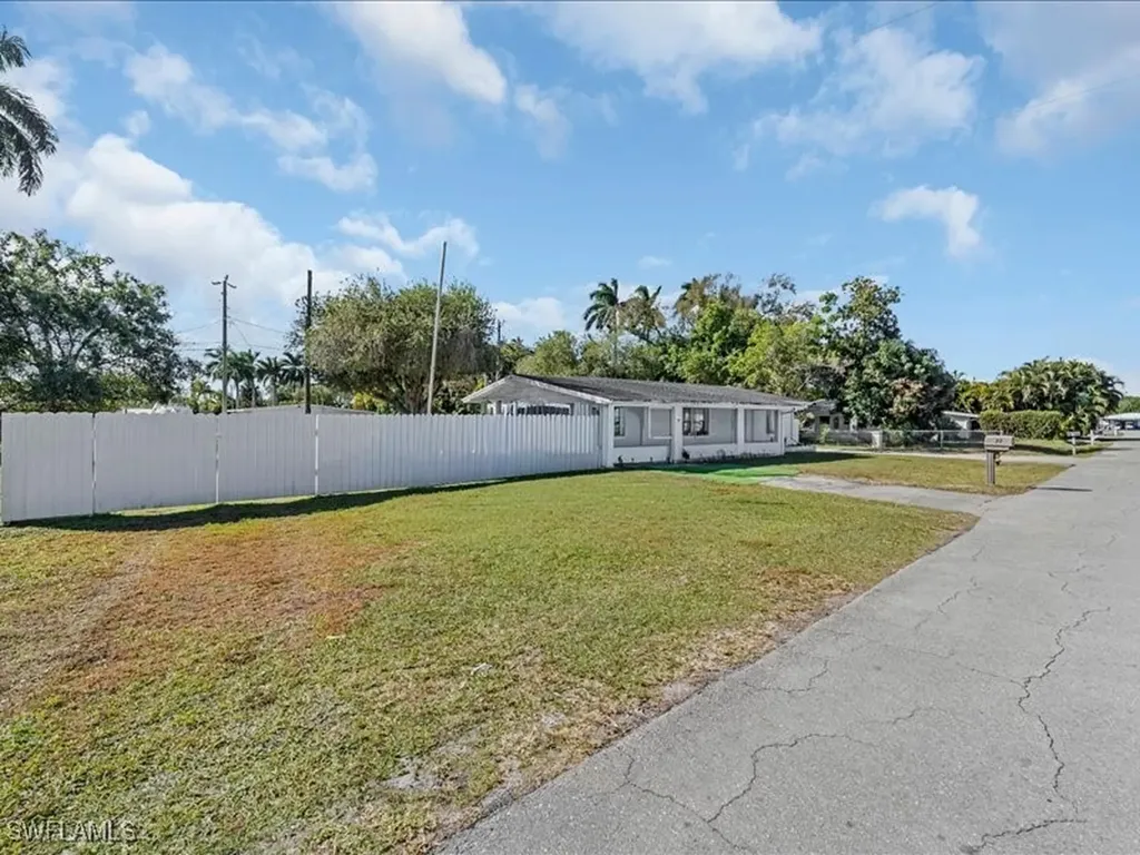 77 Glenmont Drive W North Fort Myers FL 33917
