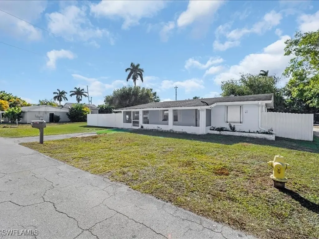 77 Glenmont Drive W North Fort Myers FL 33917