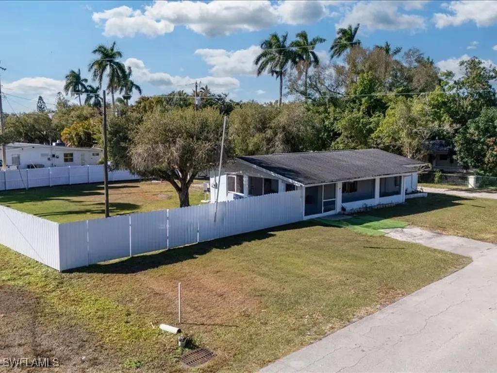 77 Glenmont Drive W North Fort Myers FL 33917