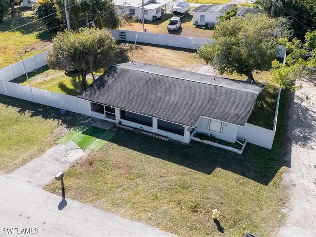77 Glenmont Drive W North Fort Myers FL 33917