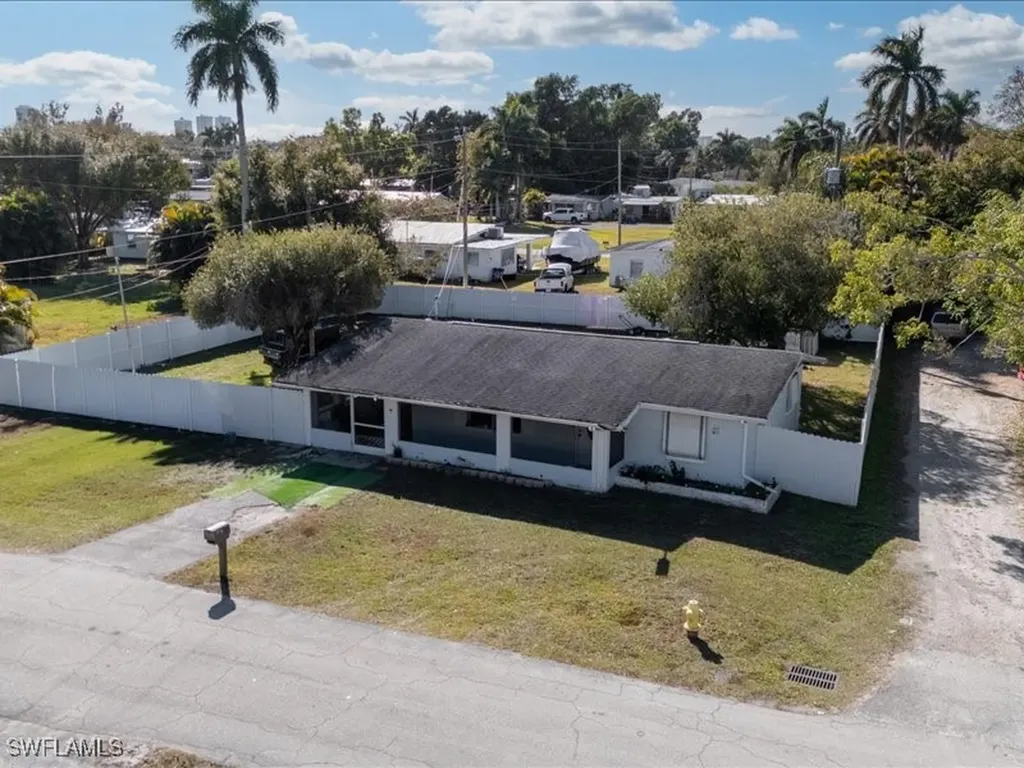 77 Glenmont Drive W North Fort Myers FL 33917