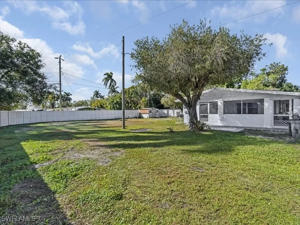 77 Glenmont Drive W North Fort Myers FL 33917