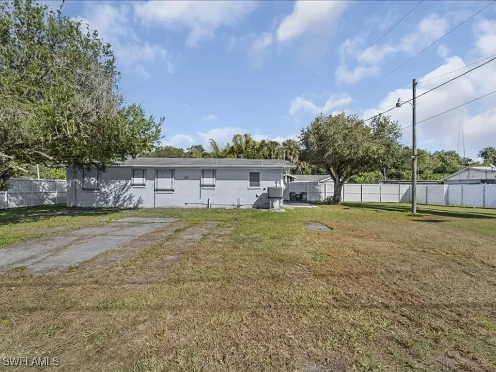 77 Glenmont Drive W North Fort Myers FL 33917