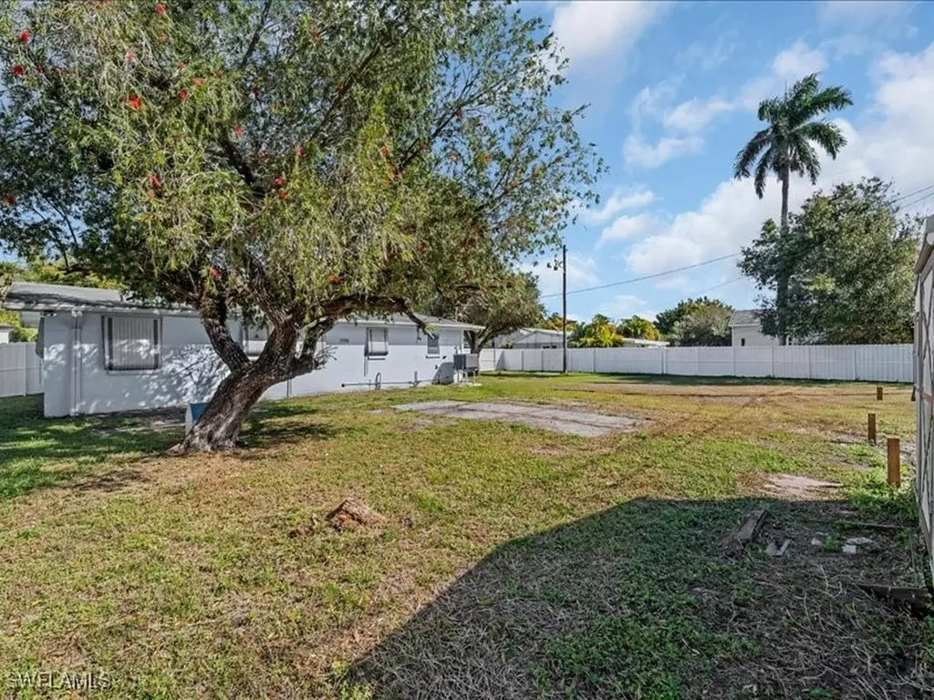 77 Glenmont Drive W North Fort Myers FL 33917