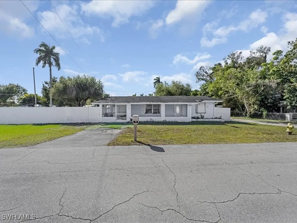 77 Glenmont Drive W North Fort Myers FL 33917