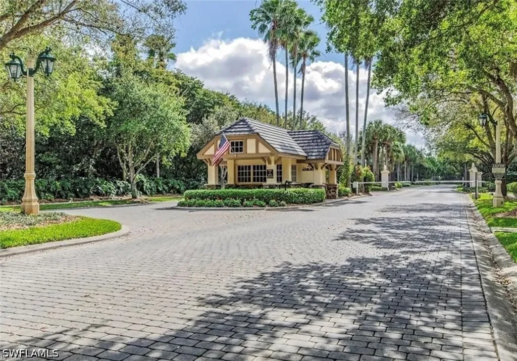 1610 Clermont Drive Naples FL 34109