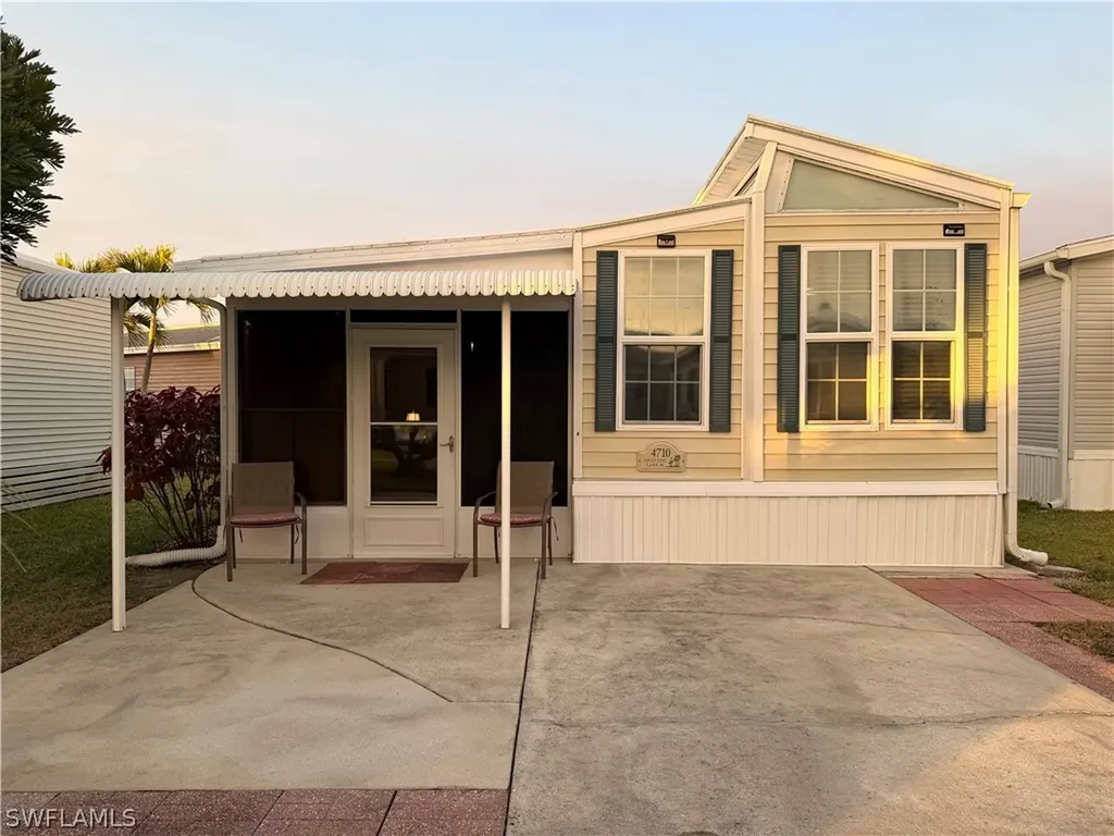 4710 Split Log Lane W Estero FL 33928