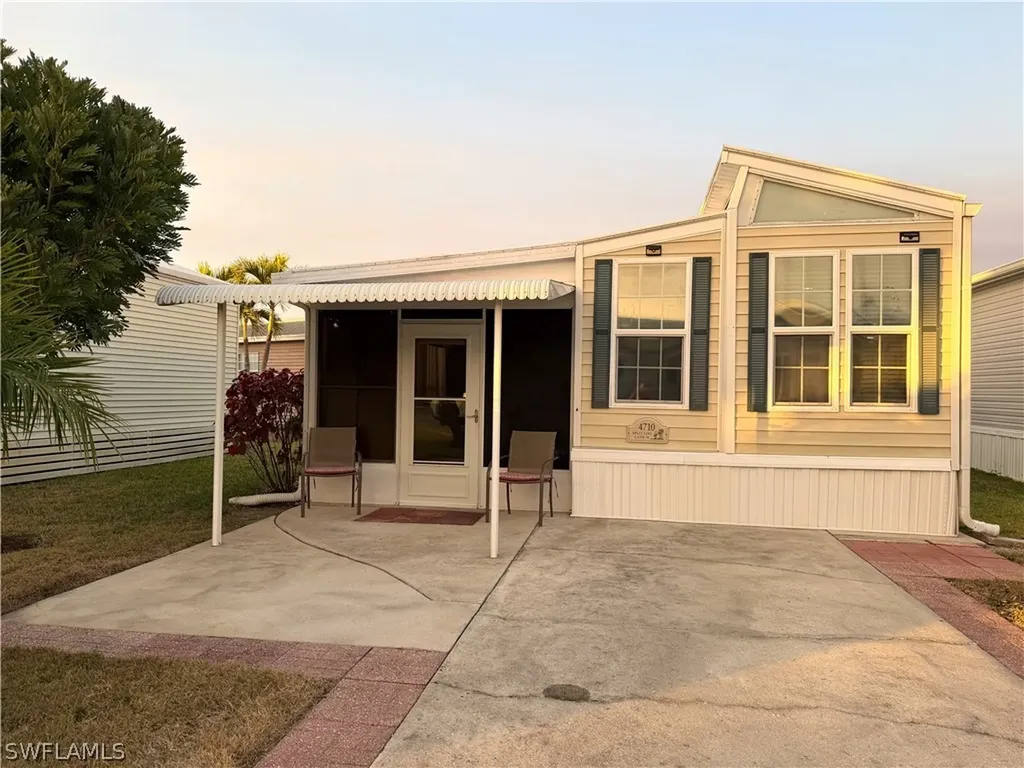 4710 Split Log Lane W Estero FL 33928