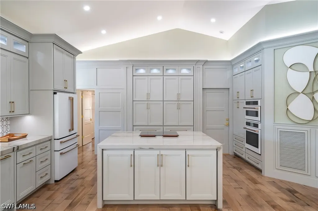 Naples FL, 805 Lake Vista Court