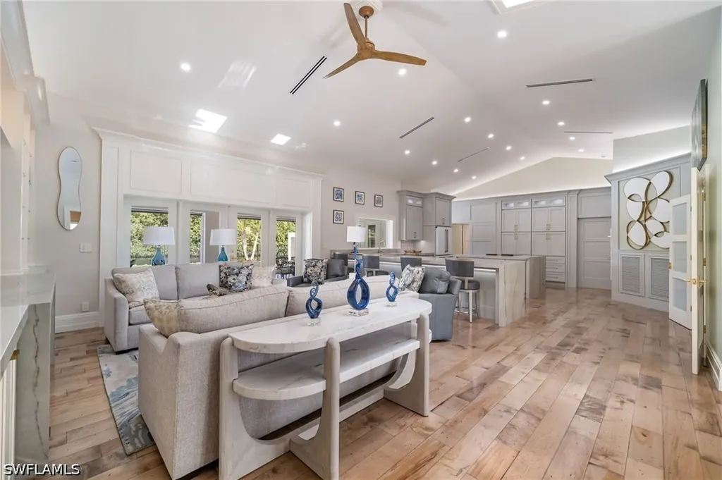 805 Lake Vista Court Naples FL 34108