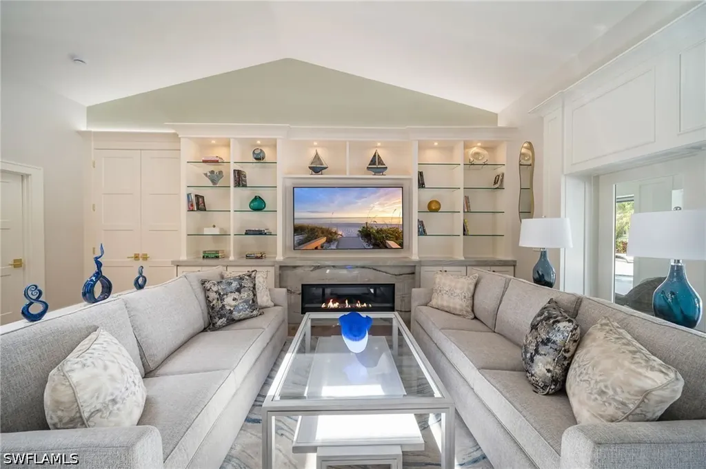 805 Lake Vista Court Naples FL 34108