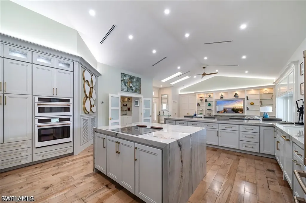 805 Lake Vista Court Naples FL 34108