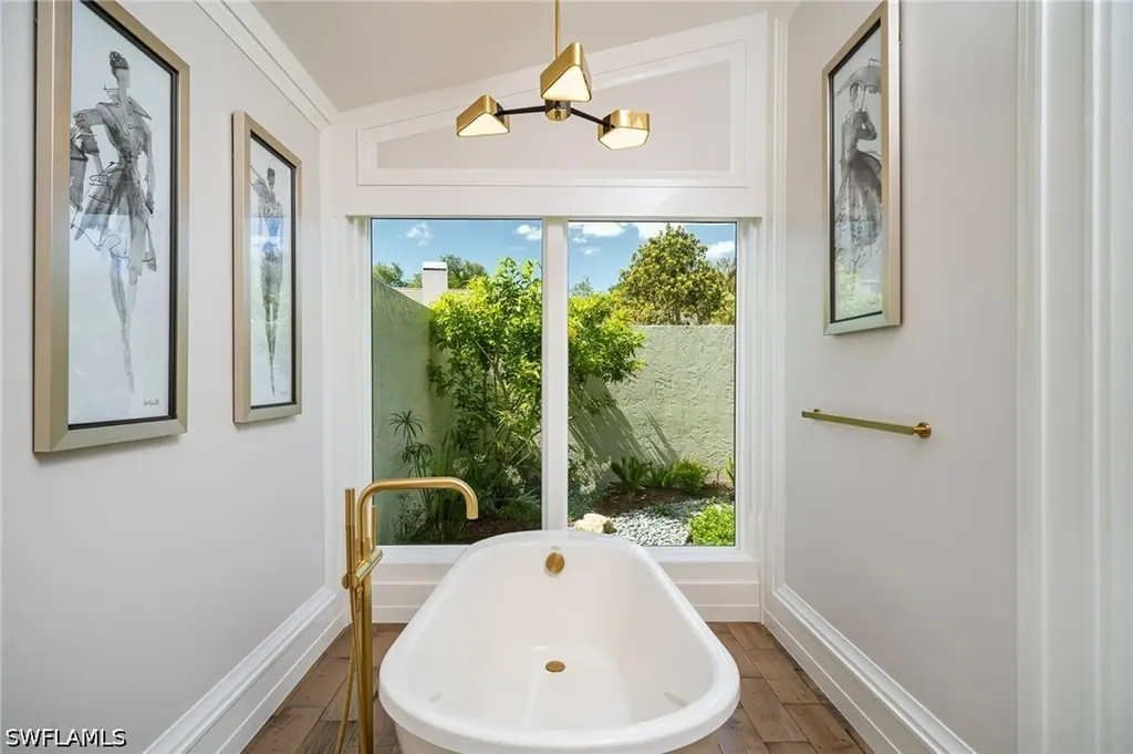 805 Lake Vista Court Naples FL 34108