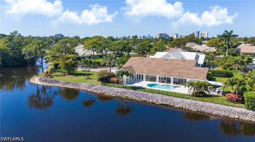 805 Lake Vista Court Naples FL 34108