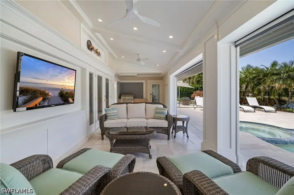 805 Lake Vista Court Naples FL 34108