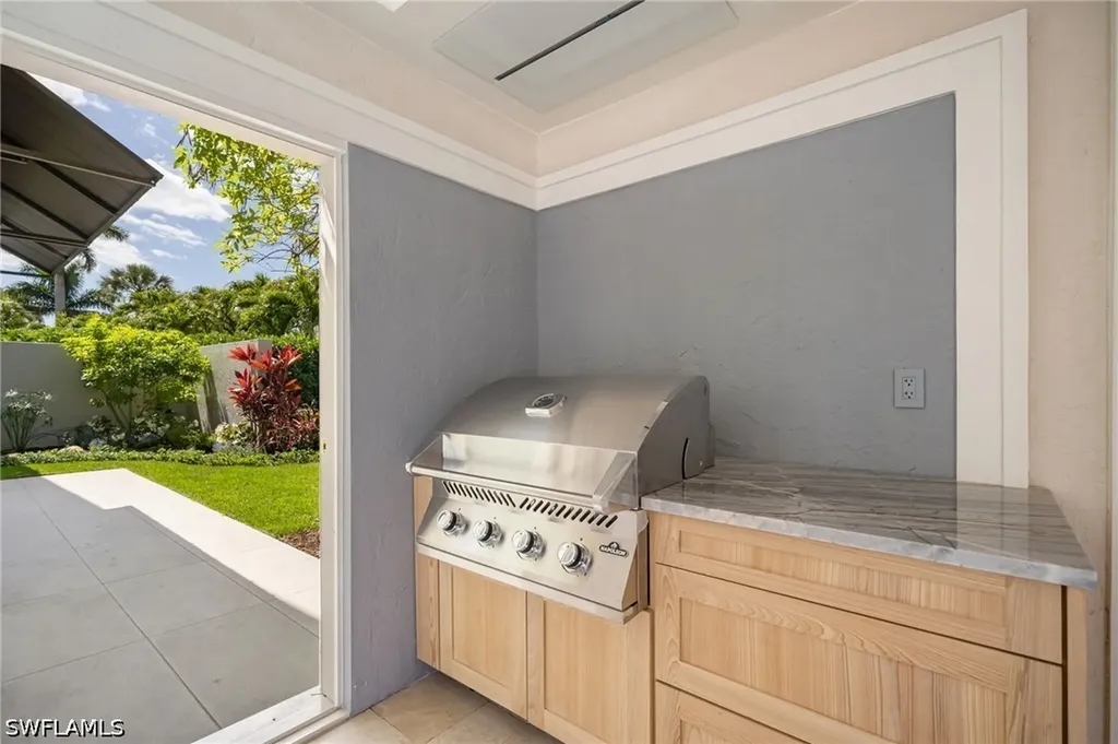 805 Lake Vista Court Naples FL 34108