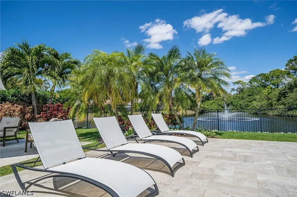 805 Lake Vista Court Naples FL 34108