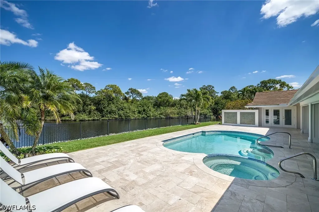 805 Lake Vista Court Naples FL 34108