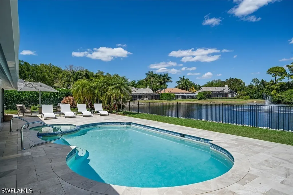 805 Lake Vista Court Naples FL 34108