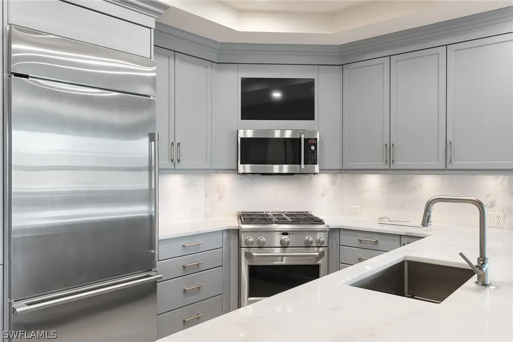 9123 Strada Place Naples FL 34108