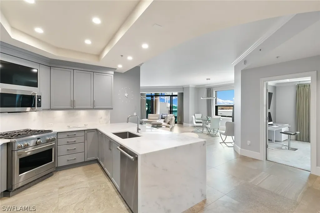 9123 Strada Place Naples FL 34108