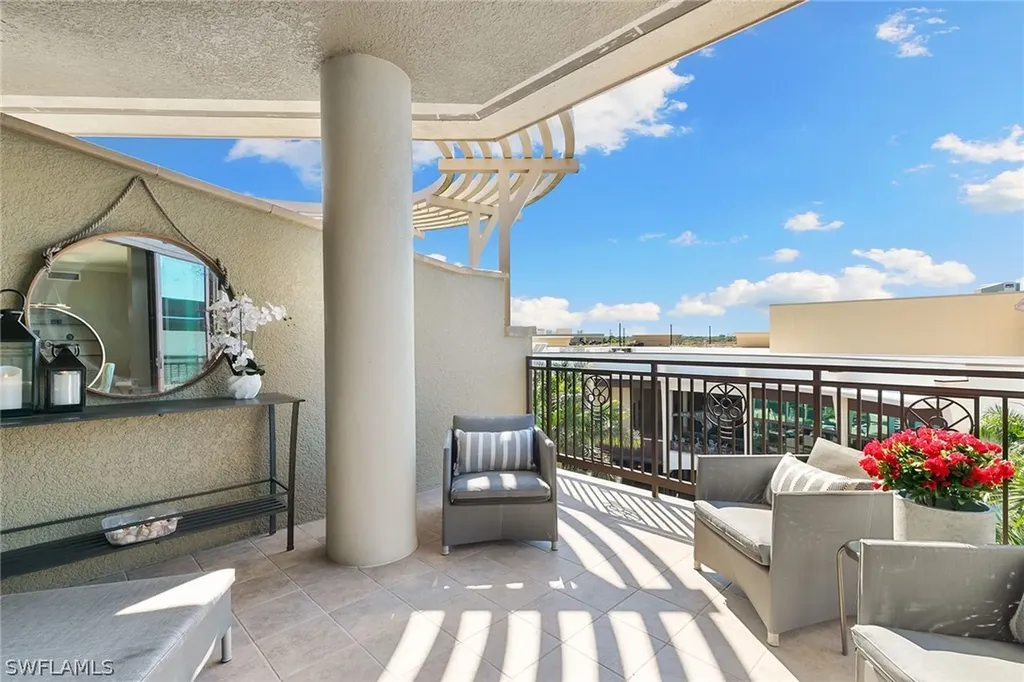 9123 Strada Place Naples FL 34108
