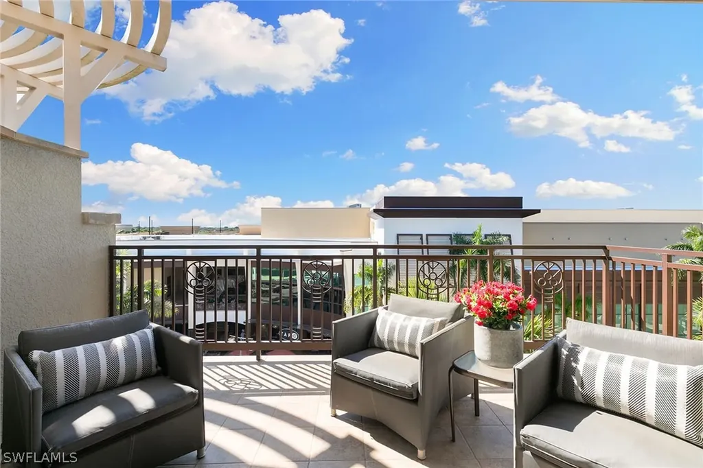 9123 Strada Place Naples FL 34108
