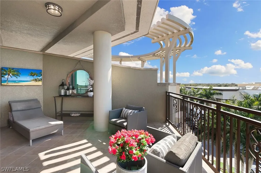 9123 Strada Place Naples FL 34108