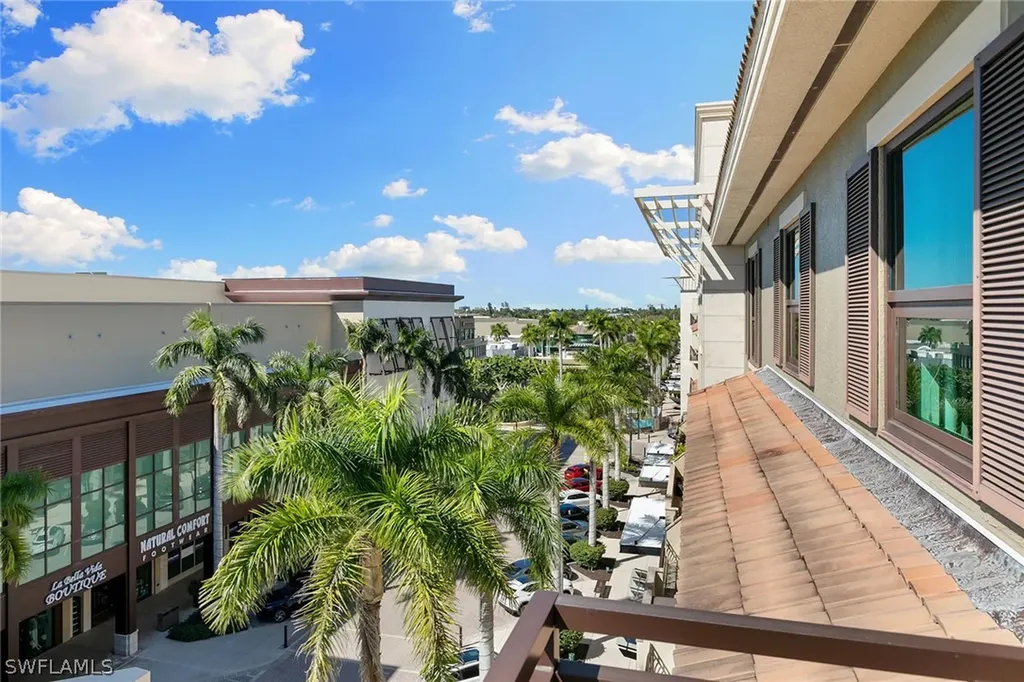 9123 Strada Place Naples FL 34108