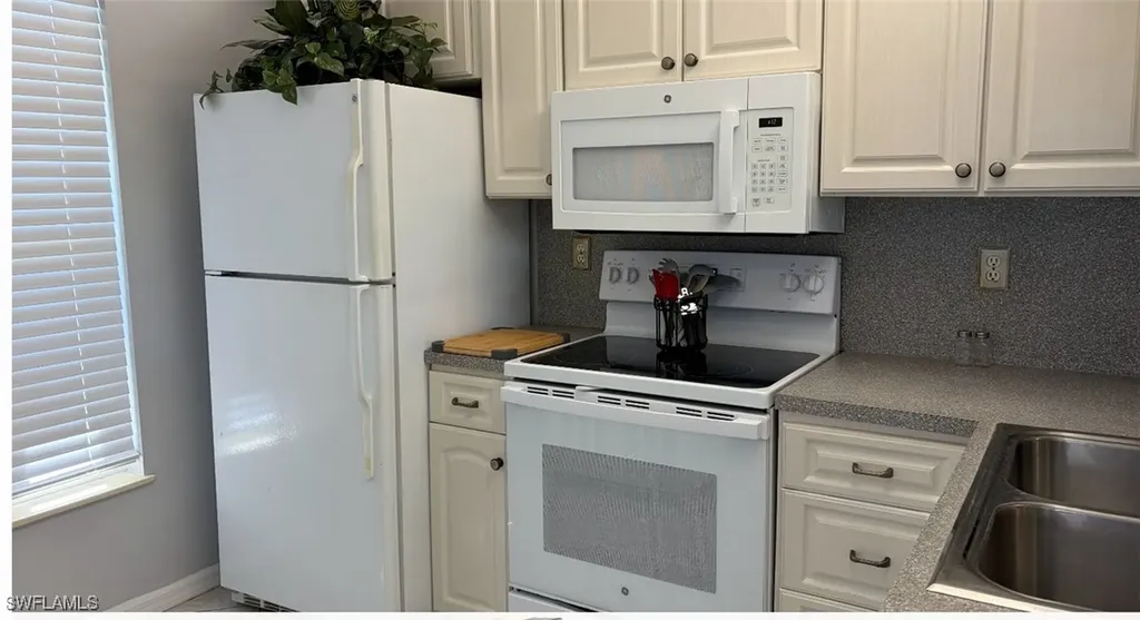 1315 Mainsail Drive Naples FL 34114