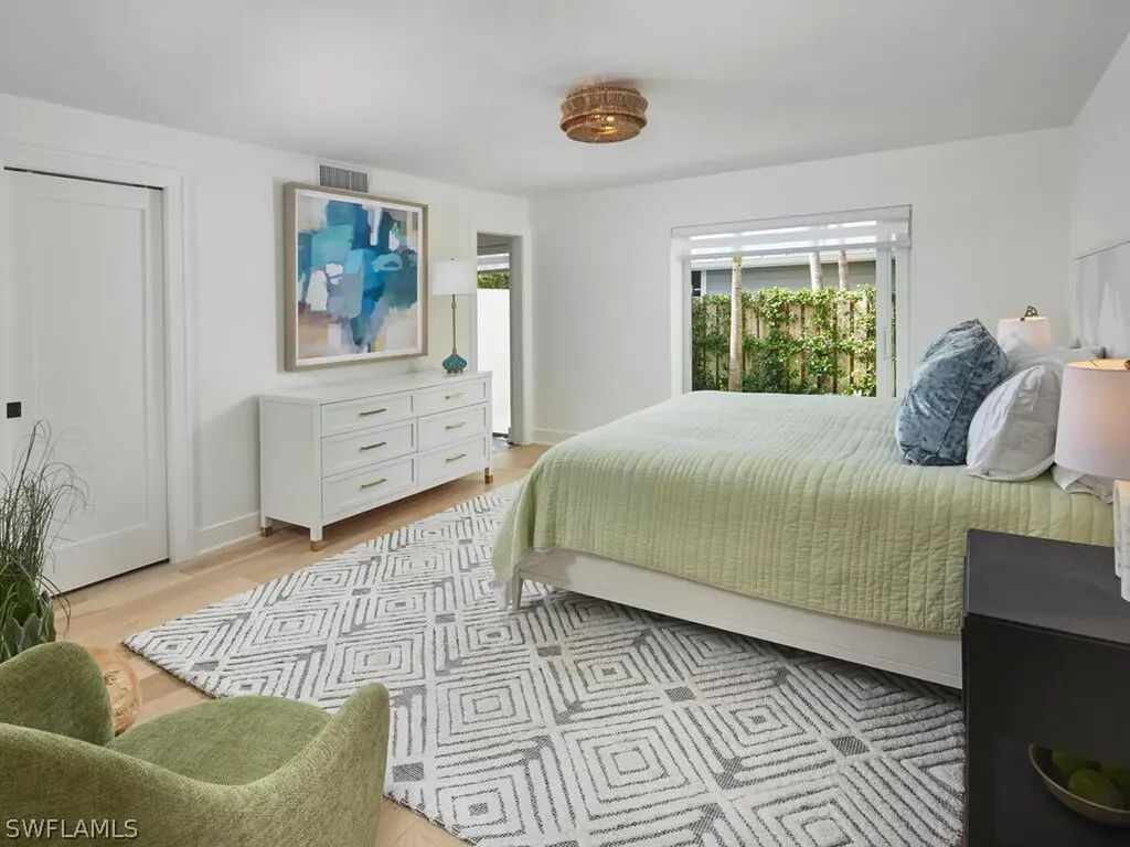 255 2nd Avenue S Naples FL 34102