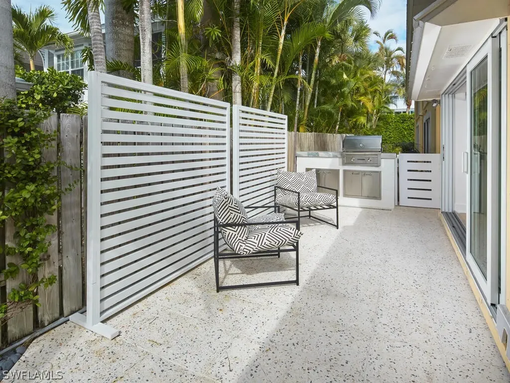 255 2nd Avenue S Naples FL 34102